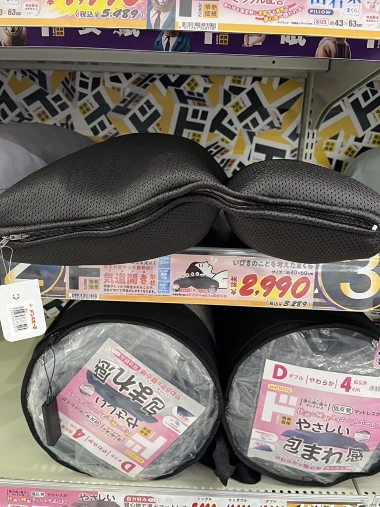 いびきのことを考えた枕のウレタン素材と中央のくぼみ構造